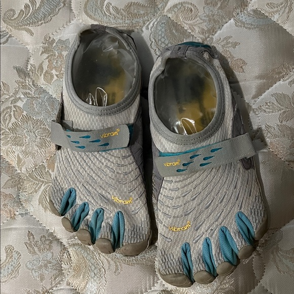 Vibram FiveFingers Gray and Blue Toe Shoes - Picture 1 of 3
